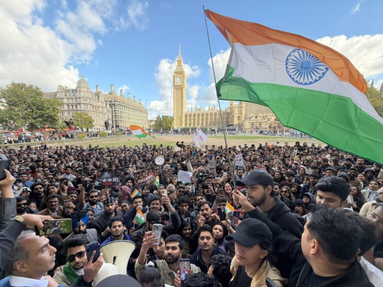 लंदन में ज्ञानेश कुमार के इस्तीफे की माँग, ध्रुव राठी ने सभा को किया संबोधित; चुनावी विवाद की गूँज कई देशों तक
